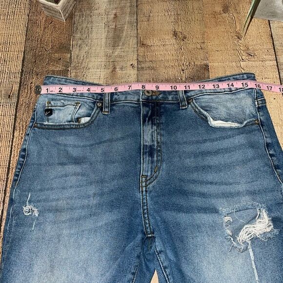 KanCan High Rise Destructed Boyfriend Jean
Size 29 - Picture 5 of 9